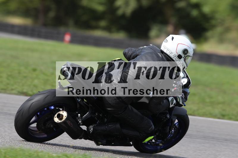 Archiv-2022/63 10.09.2022 Speer Racing ADR/Gruppe gelb/backside